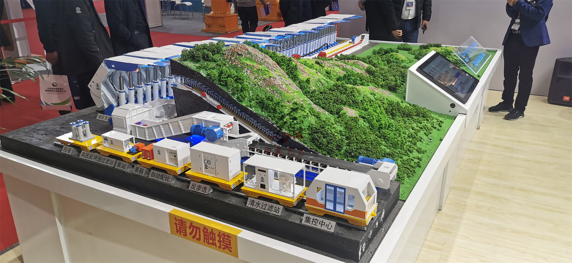 煤礦開(kāi)采仿真模型、采煤機(jī)動(dòng)態(tài)模型、礦山井下模型 (1).jpg